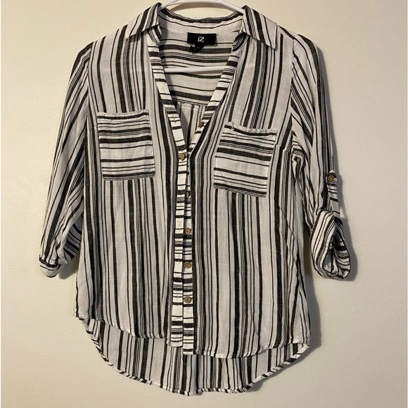 IZ Byer 3 quarter length sleeve button down striped blouse - Picture 1 of 5